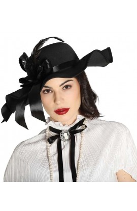 PAMELA NEGRA CON PLUMAS
